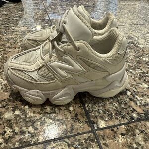 New Balance Kids Sneakers in Beige